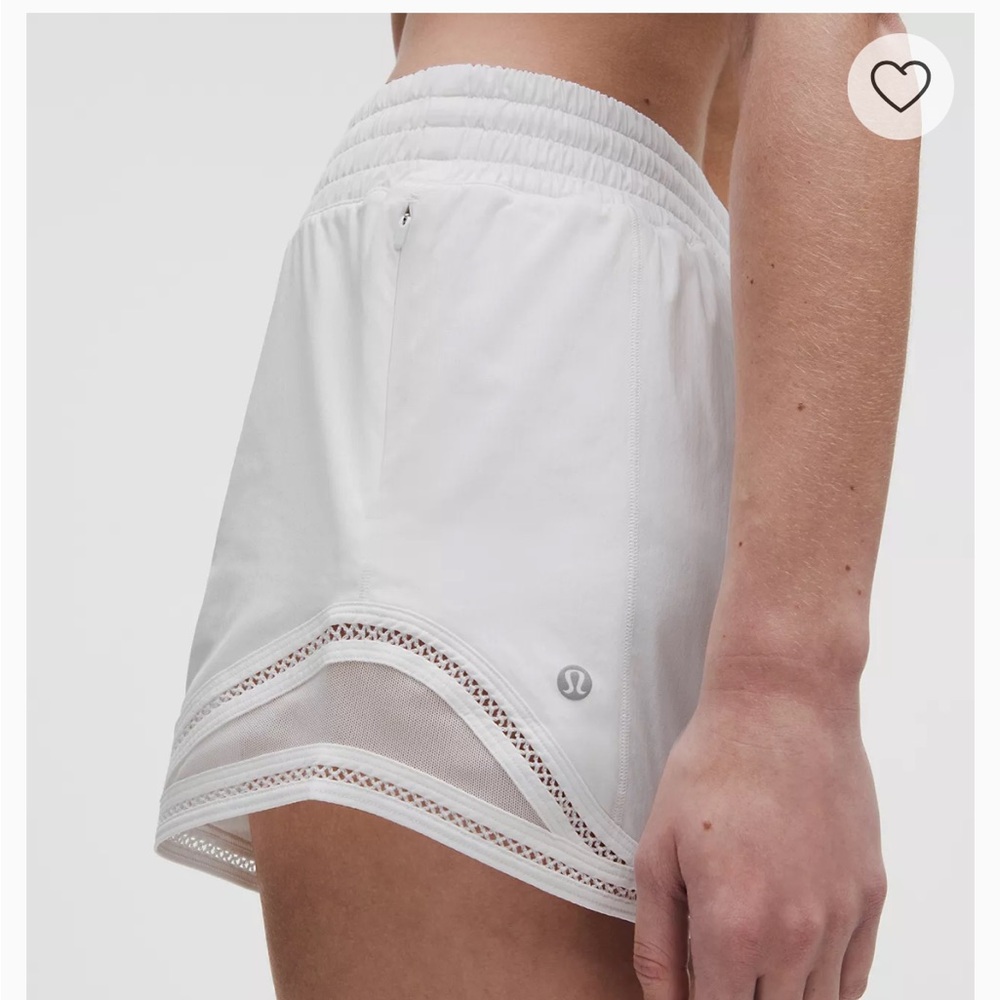 Hotty Hot High-Rise Lined Short 4"
Lace Trim 0
